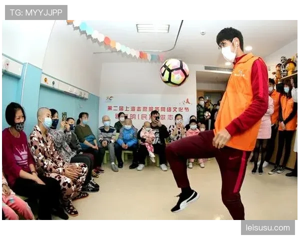 社区关怀：火箭队组织球员前往当地医院探望患病儿童